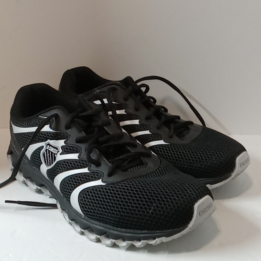 K-Swiss Tubes black and white running shoes
